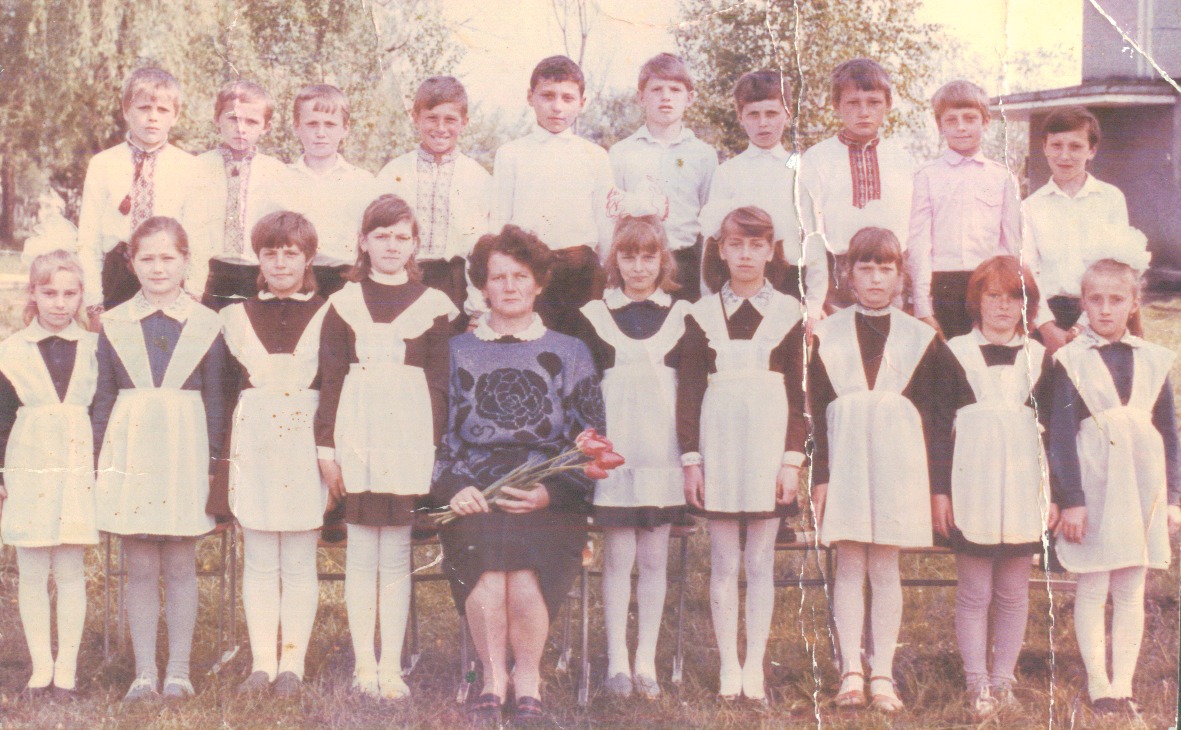 Учні 4-А класу угорницької школи. 1994.