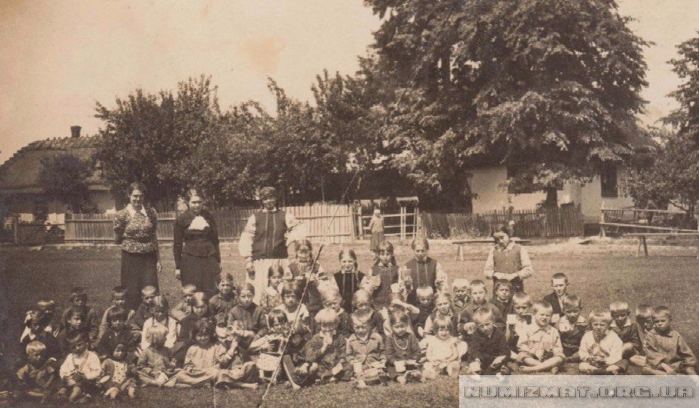 Учні угорницької двокласної школи