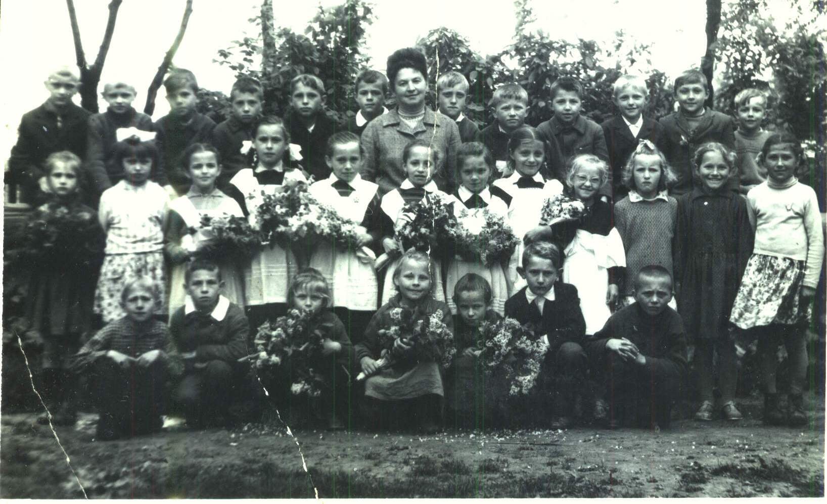 Учні угорницької школи. 1969.
