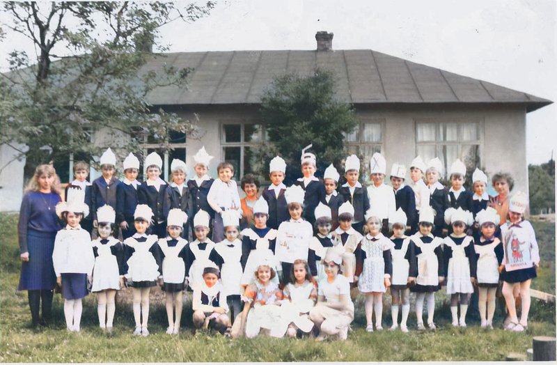 Свято букварика 1990. 1-А і 1-Б класи (учні 1983 р.н.)