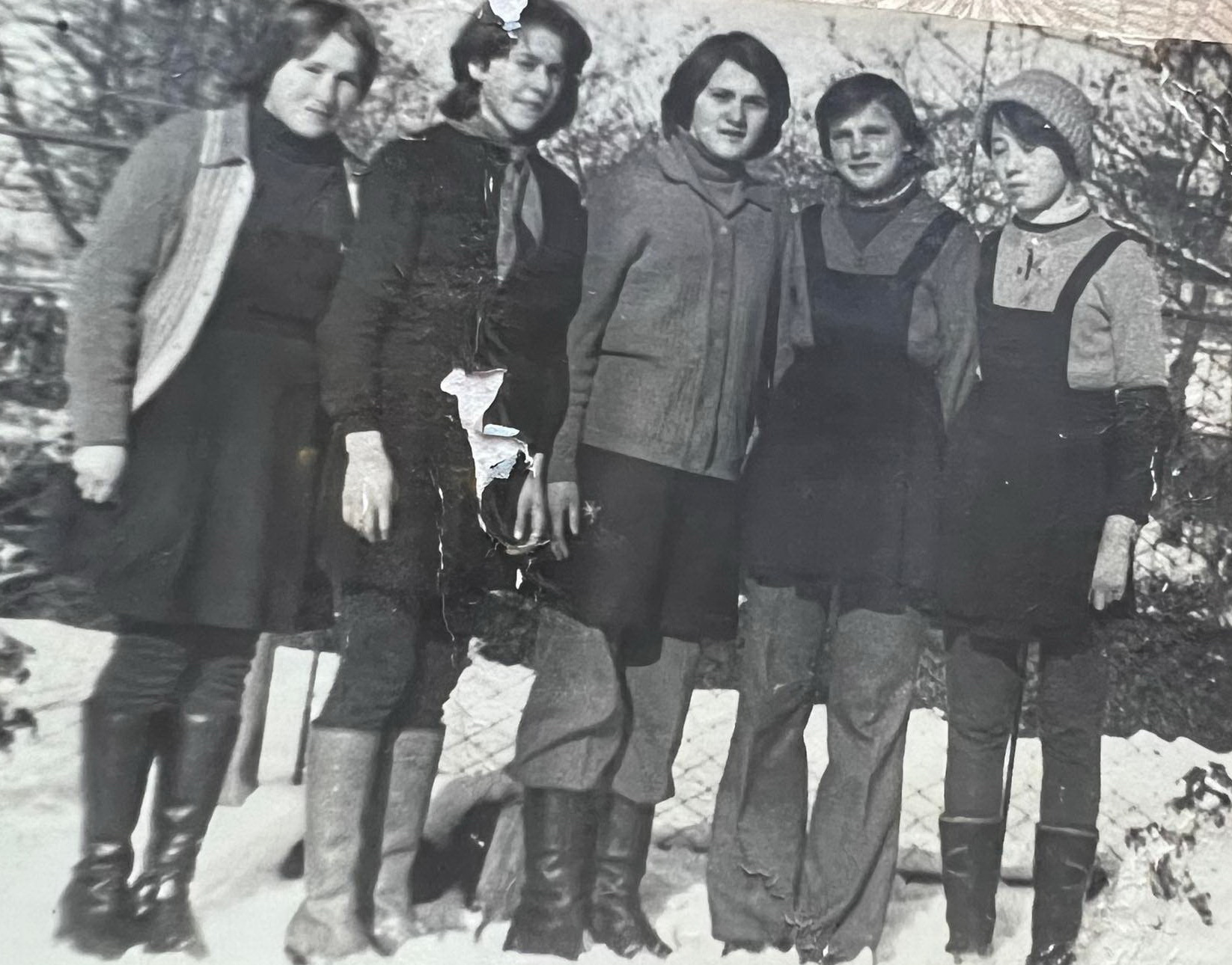 Угорницькі школярки. 1980-ті роки.