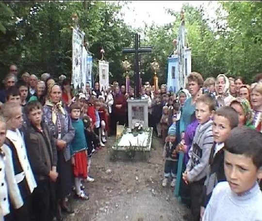 2002, урочисте відкриття пам’ятного хреста в колишньому Нойдорфі