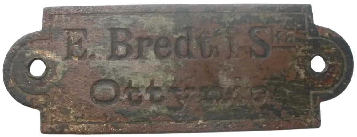 Латунна табличка з написом "E. Bredt i Ska. Ottynia."