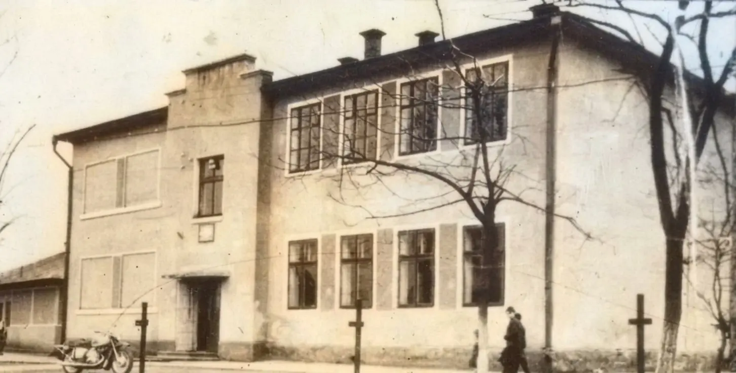 Старе фото угорницької школи