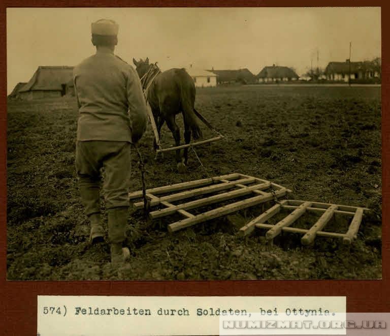 Feldarbeiten durch Soldaten, bei Ottynia