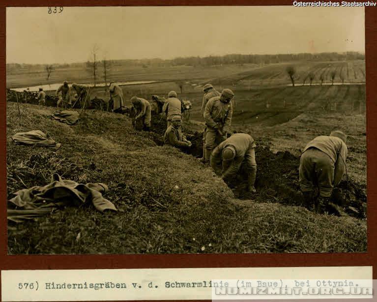 Hindernisgraben vor der Schwarmlinie (im Bau), bei Ottynia