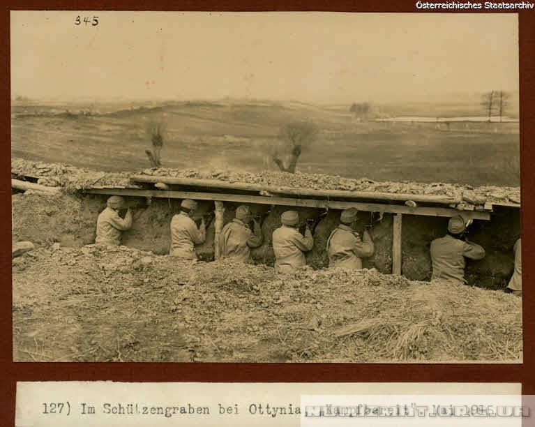 Im Schützengraben bei Ottynia, Kampfbereit 05.1915