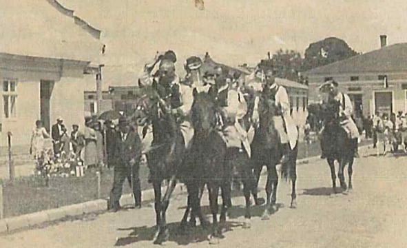 На ринковій площі в Отинії під час свята врожаю в 1937 році