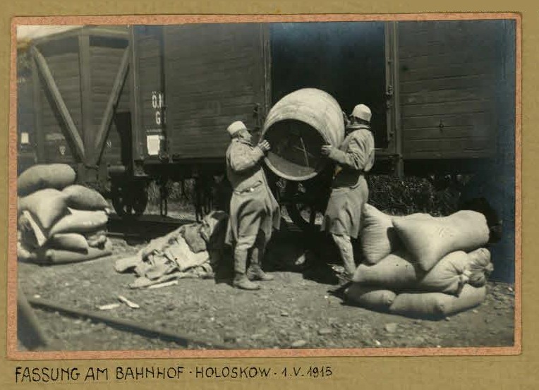 На вокзалі в Голоскові. 1 травня 1915.