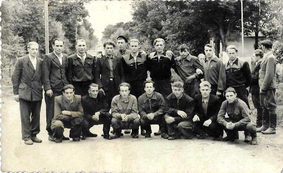 Отинійські парубки. Фото, імовірно, 1954-56 рр.